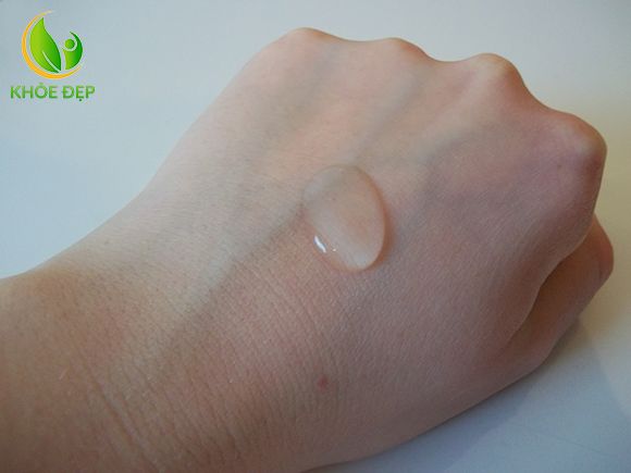  Dạng gel giúp cuốn sạch mọi vết bẩn, bã nhờn nằm sâu trong lỗ chân lông dưới da mà lại an toàn